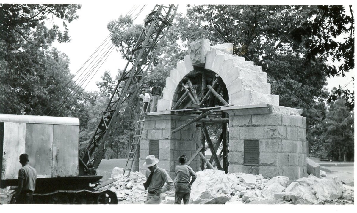 A crane removes the keystone of the arch of the Nash Monument, surrounded by loose stone, in 1937.