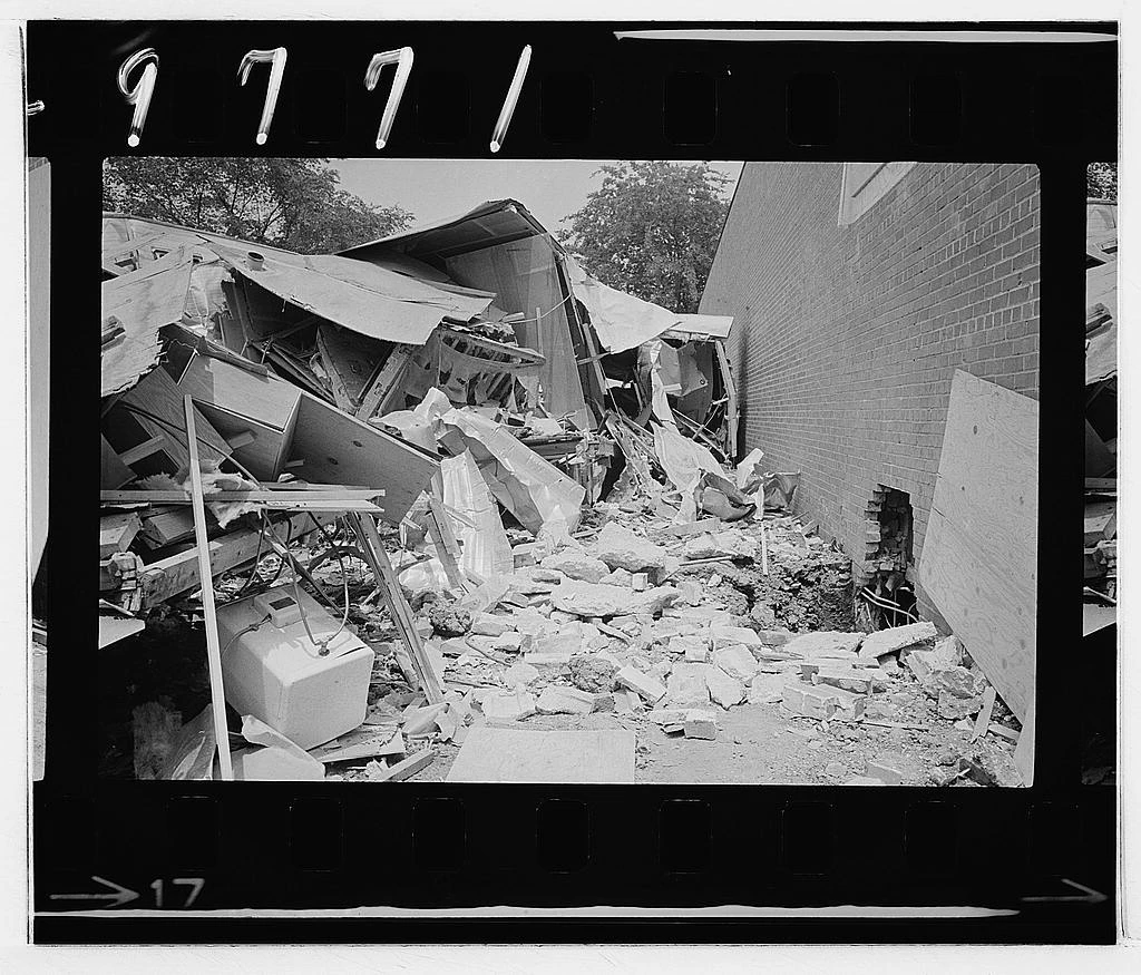 Gaston-Motel-damage-Trikosko-1963_LOC Debris of bomb-damaged trailers at Gaston Motel, 1963.