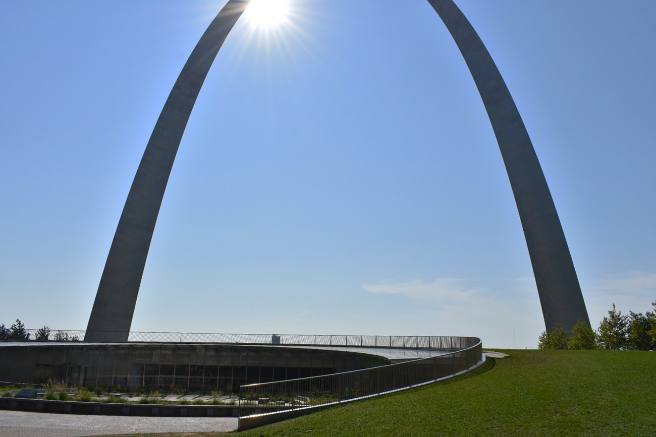 The curved entrance to the museum in the embankment under the Gateway Arch