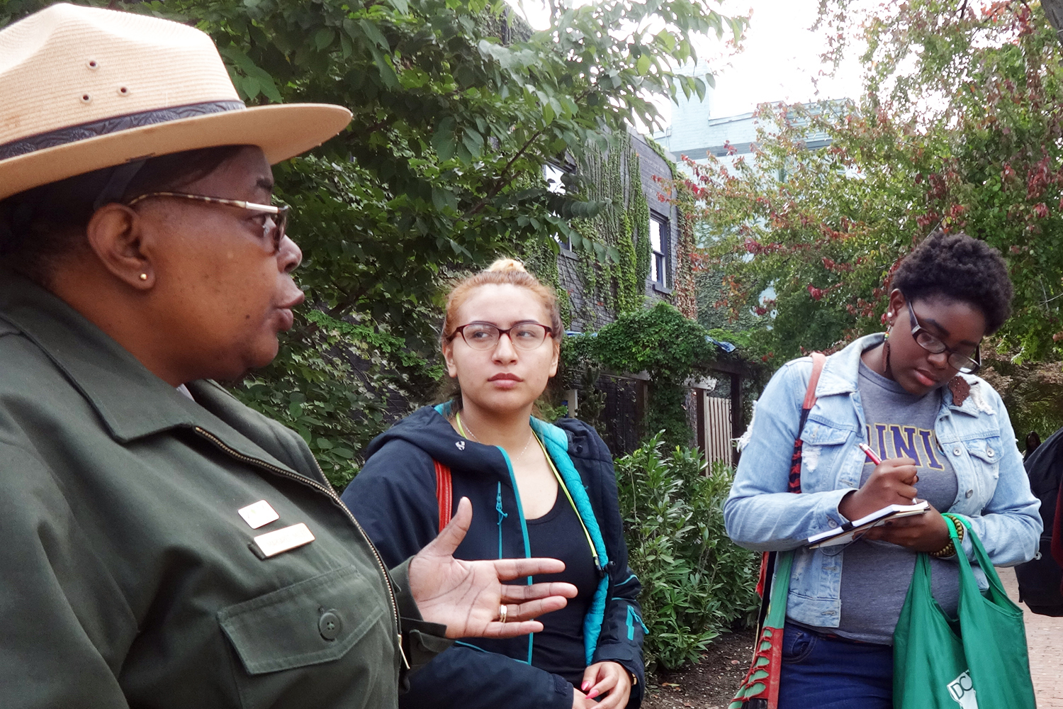 2016 DC Youth Summit Ranger and Students NPS Photo by Katie Crawford Lackey