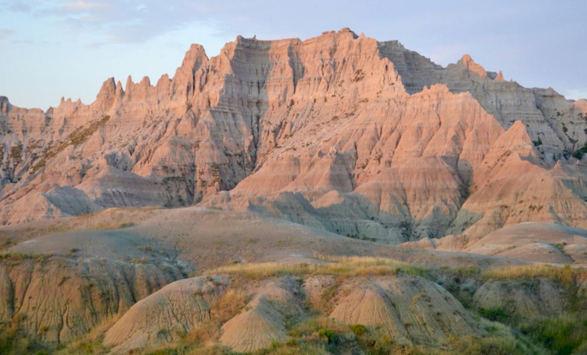 Photo of a badlands bluff with exposed gullies and ridges.