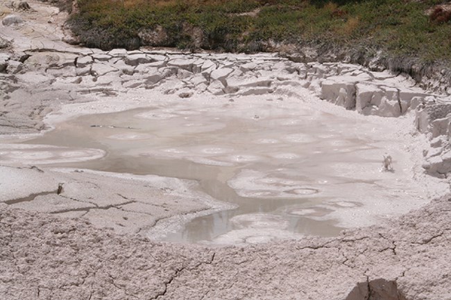 yell hydrothermal features artists paint pots@10x artists paint pots