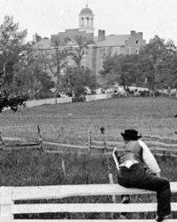 of Gettysburg resident looking at Lutheran Theological Seminary.