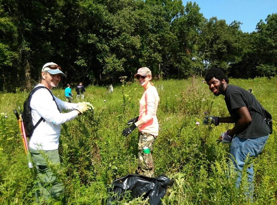 STRI__VolunteerDay3 Members of the Southeast EPMT collaborate with volunteers at Stone's River National Battlefield.