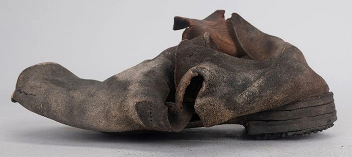 Shoe with mottled white-grey surface