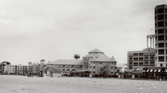 original rotunda and wings of Hotel Breakers, with five- and ten-story additions to the right
