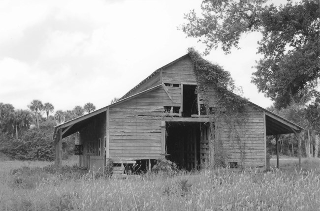 08001243 Red Barn, Florida Wooden barn with open door