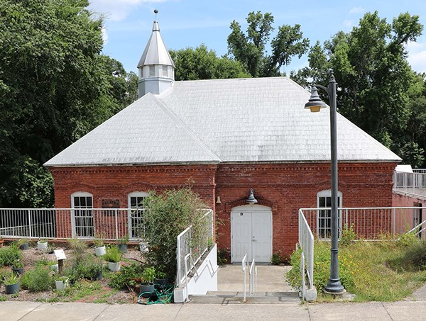 100008739_Palatka Water Works Image of brick building, concrete sidewalk and steps, railings, and plants.