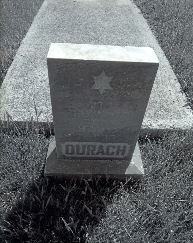 gravestone with Jewish star