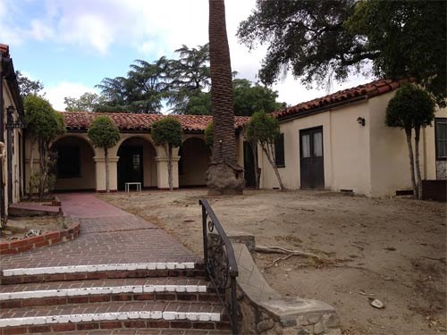 16000355_Rockhaven Sanitarium Historic District central court area of single story building