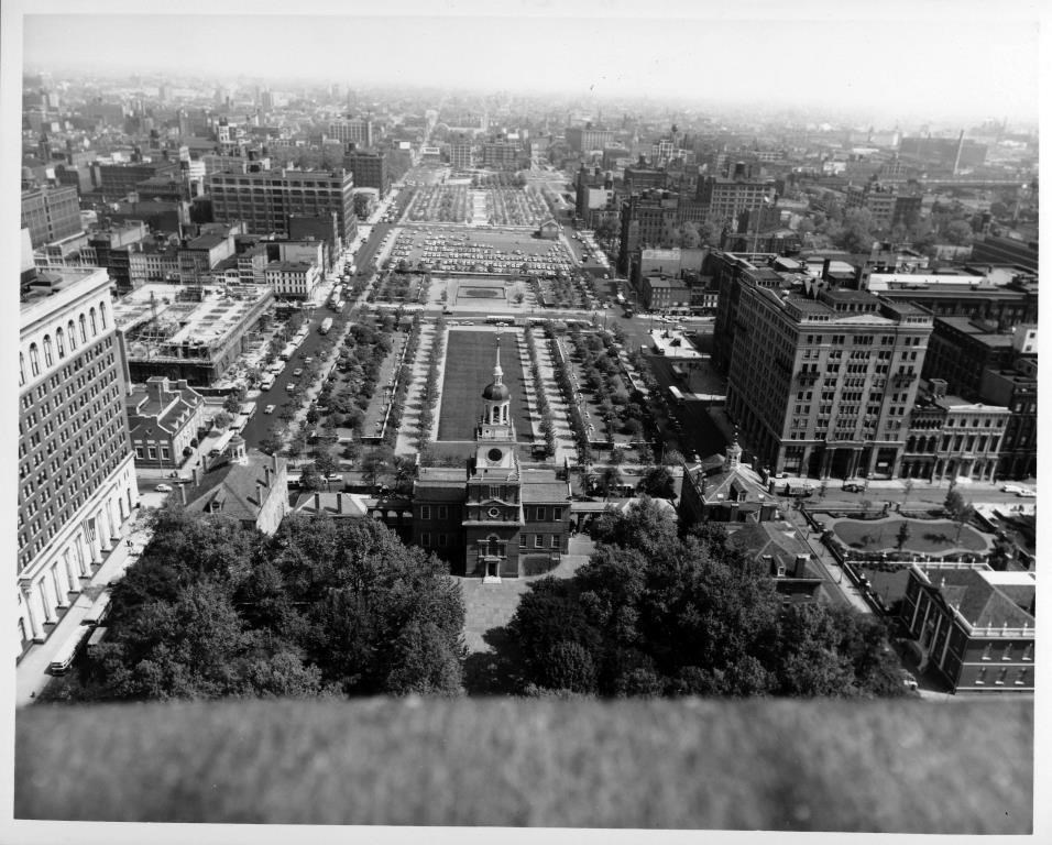 Independence Mall looking north of Walnut Street between 5th and 6th Streets in the 1960s. Independence Mall looking north of Walnut Street between 5th and 6th Streets in the 1960s.