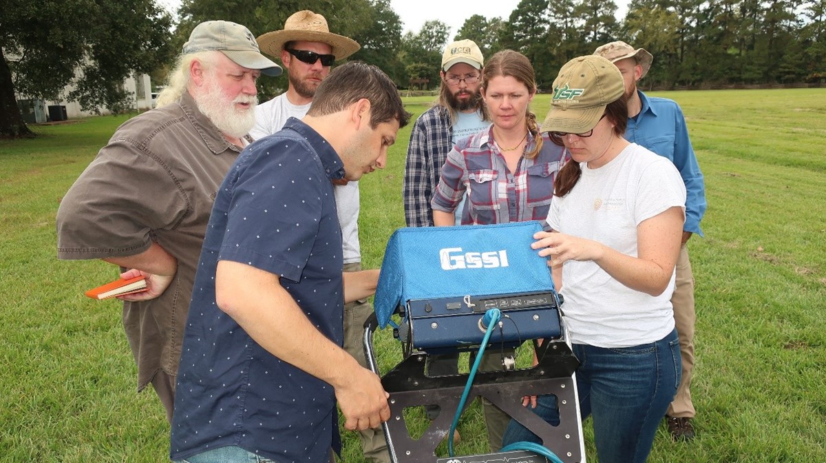 Workshop participants gathered around a GSSI SIR3000-based UtilityScan GPR system. 