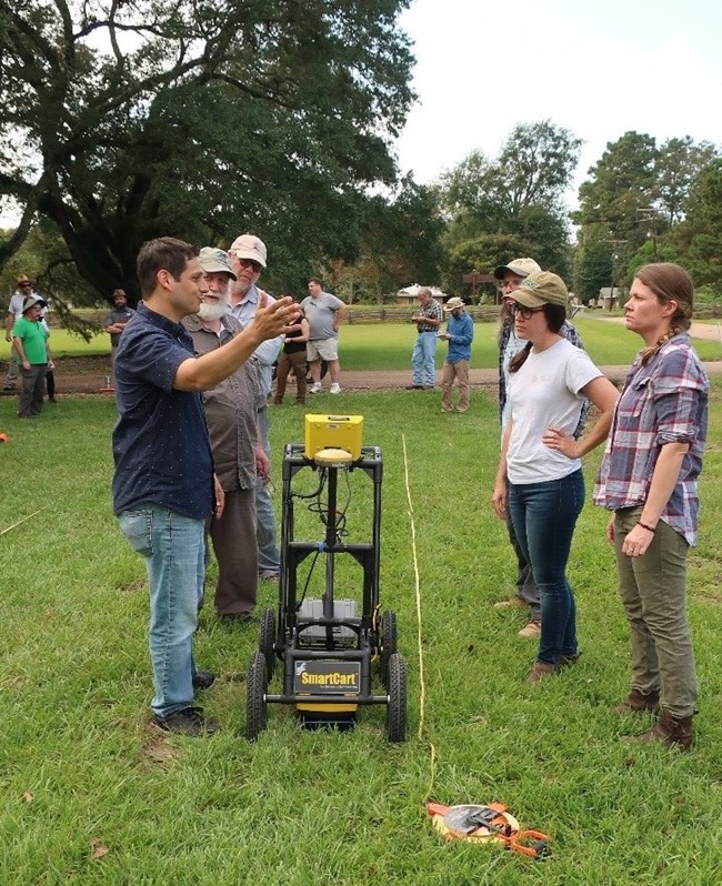 Daniel Bigman teaching workshop participants on best practices for using a NOGGIN SmartCart GPR system. Daniel Bigman teaching workshop participants on best practices for using a NOGGIN SmartCart GPR system.