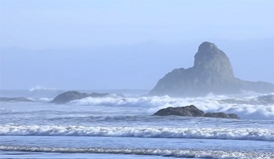 ocean waves crashing