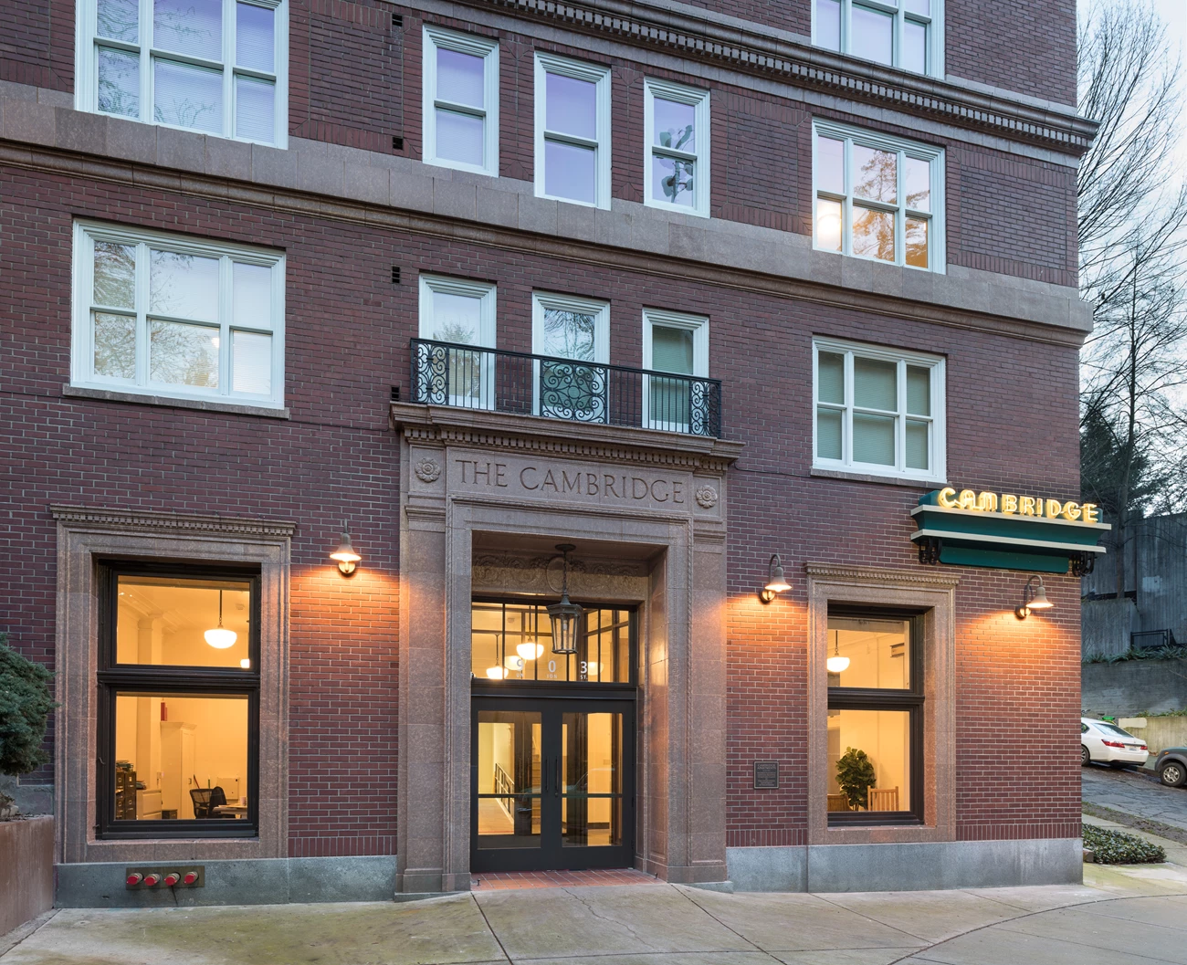cambridge-apartments-entrance Entrance to the Cambridge Apartments, Seattle, Washington