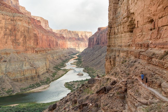 River running thorough canyon, CC0