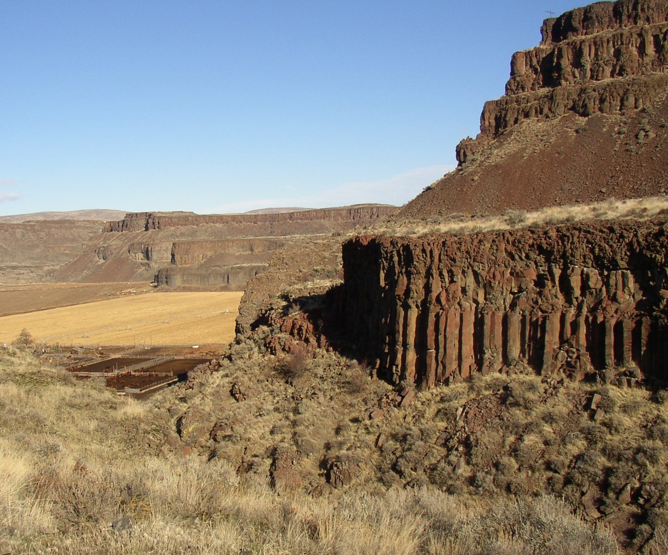 photo of cliffs with bands of vertically jointed rock