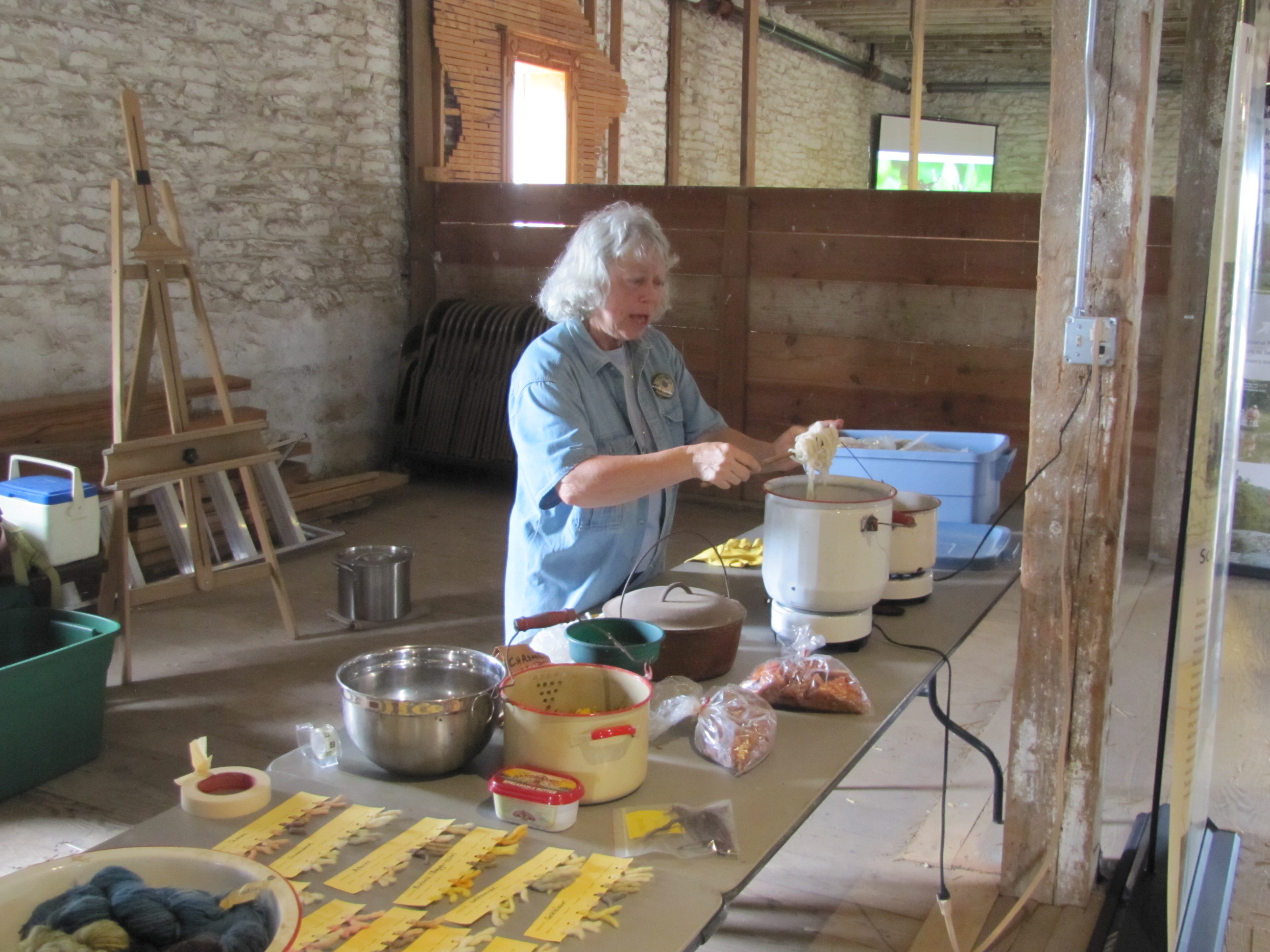 Volunteer presenting program on dyeing yarn using different prairie plants