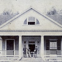 house with three Federal troops standing on porch