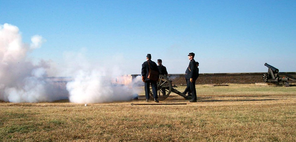 Artillery demonstration at Fort Washington Park. Artillery demonstration at Fort Washington Park.