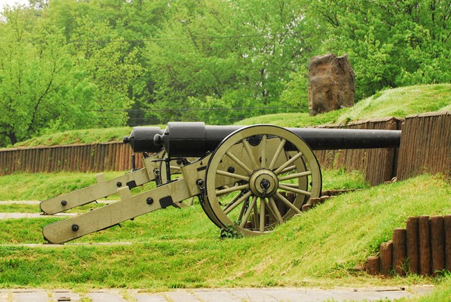 Cannons at Fort Stevens