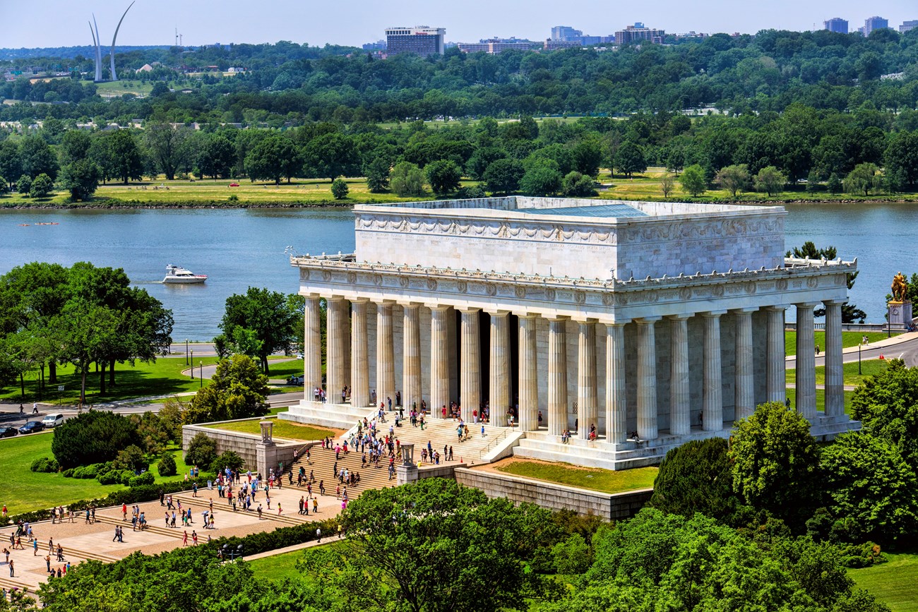 Aerial view of the Lincoln Memorial.