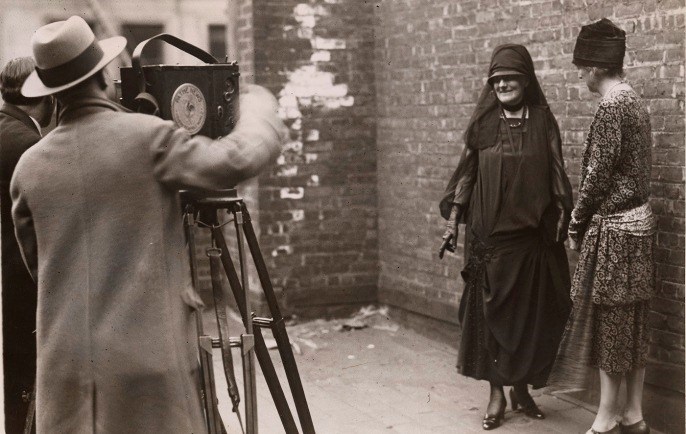Edith Carow Roosevelt being interviewed on the Roof Garden at Theodore Roosevelt Birthplace. Edith Carow Roosevelt being interviewed on the Roof Garden at Theodore Roosevelt Birthplace.