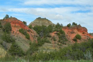 Buttes topped by red-orange clinker
