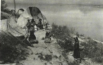 Apache wickiup on the shore of Roosevelt lake.
