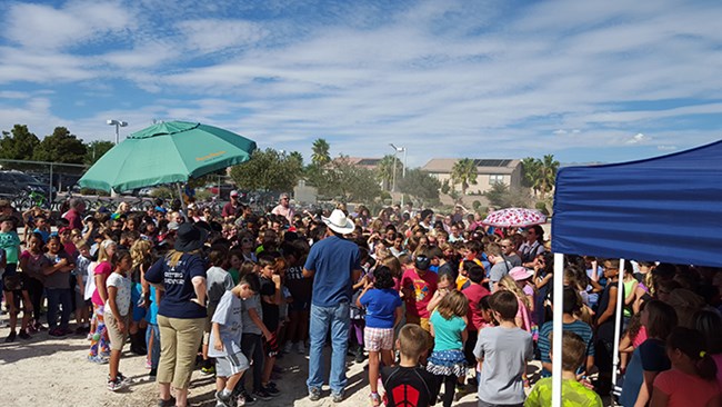 800 Las Vegas students celebrate National Fossil Day