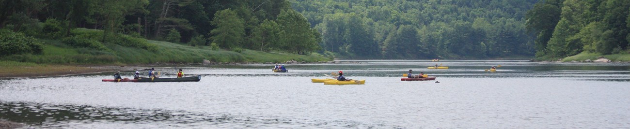 kayakistas en el rio