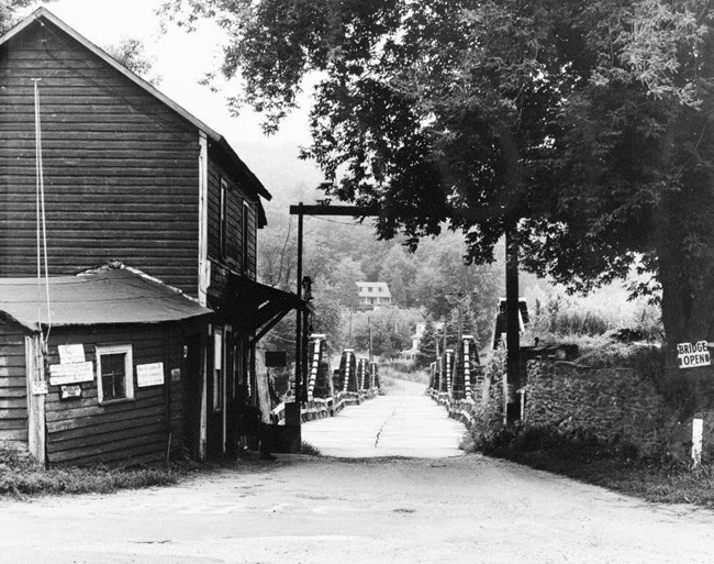 Historic Image of the Toll House on Roebling's Delaware Aqueduct