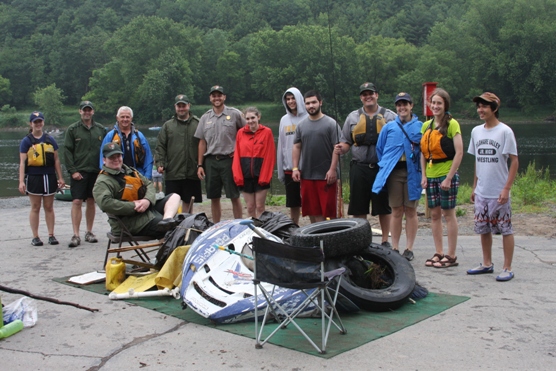 High school students help clean up the Delaware River