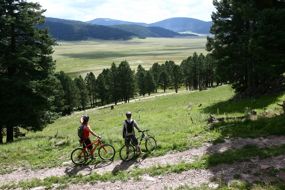 Two mountain bikers enjoying the view of the Valle Grande.