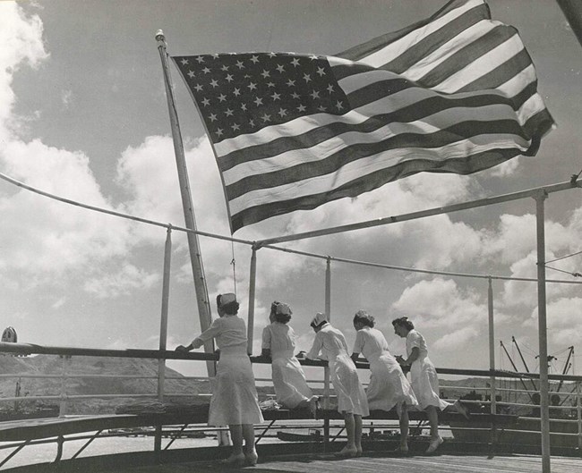 Navy_nurses_aboard_the_USS_Solace_in_the_Pacific_-_1945