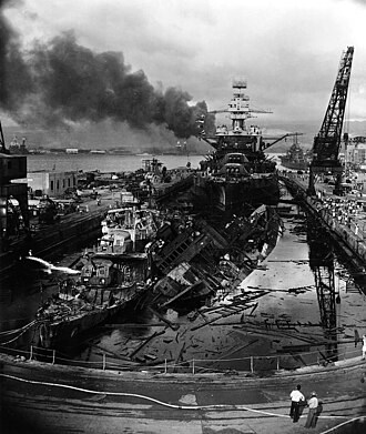 USS_Downes_(DD-375),_USS_Cassin_(DD-372)_and_USS_Pennsylvania_(BB-38)_in_Dry_Dock_No._1_at_the_Pearl_Harbor_Naval_Shipyard,_7_December_1941_(306533)