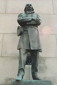 Flag Officer Davis Statue on Navy Memorial