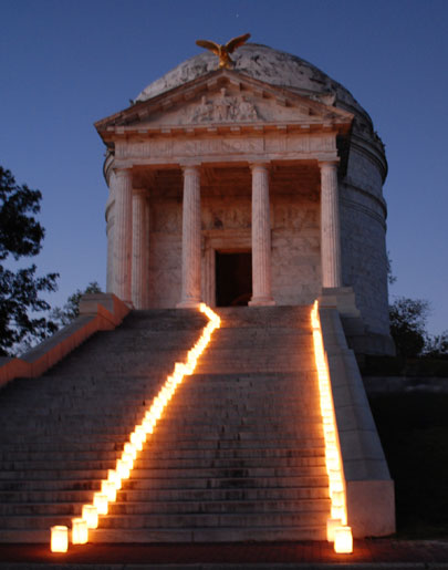 IL-Memorial-luminariesDSC_7574