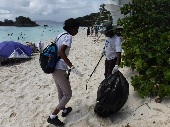 YCC Cleaning the Beach