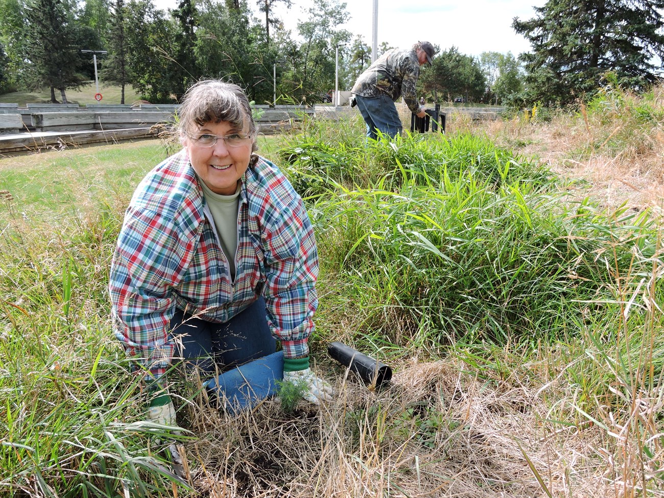 VOYA_VNPA_2014_Fall_Rendezvous_Volunteers_Garden (8)