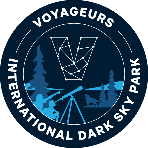 Voyageurs dark sky logo