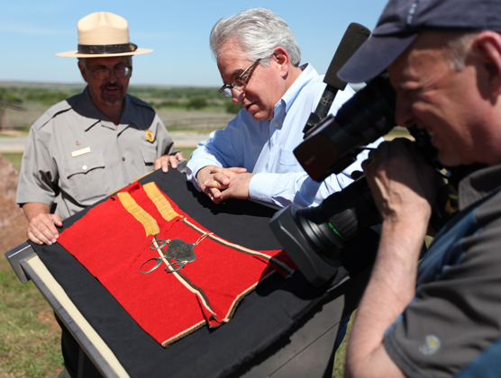 History Detectives converse with Ranger Joel Shockley about possible Washita artifacts.