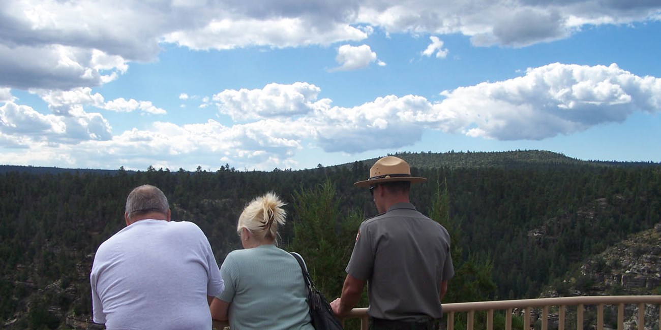 Ranger with visitors on the Rim Trail