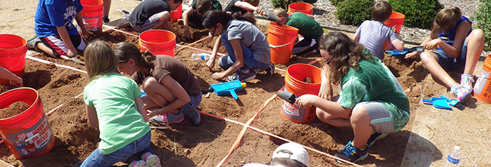 Students looking for fossils during the Big Dig Class.