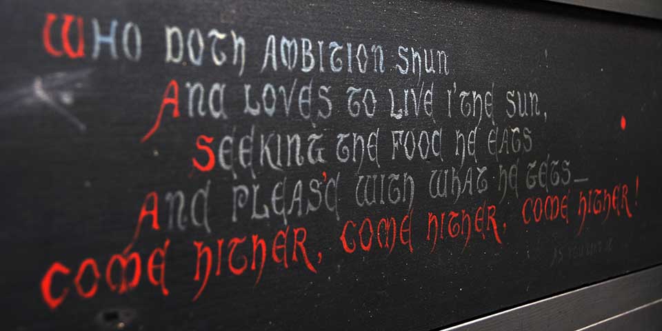 "Come Hither" quote above fireplace at Weir house