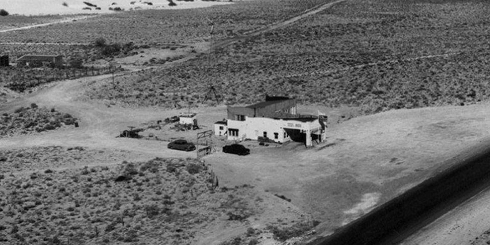 White Sands Motel on edge of dunes