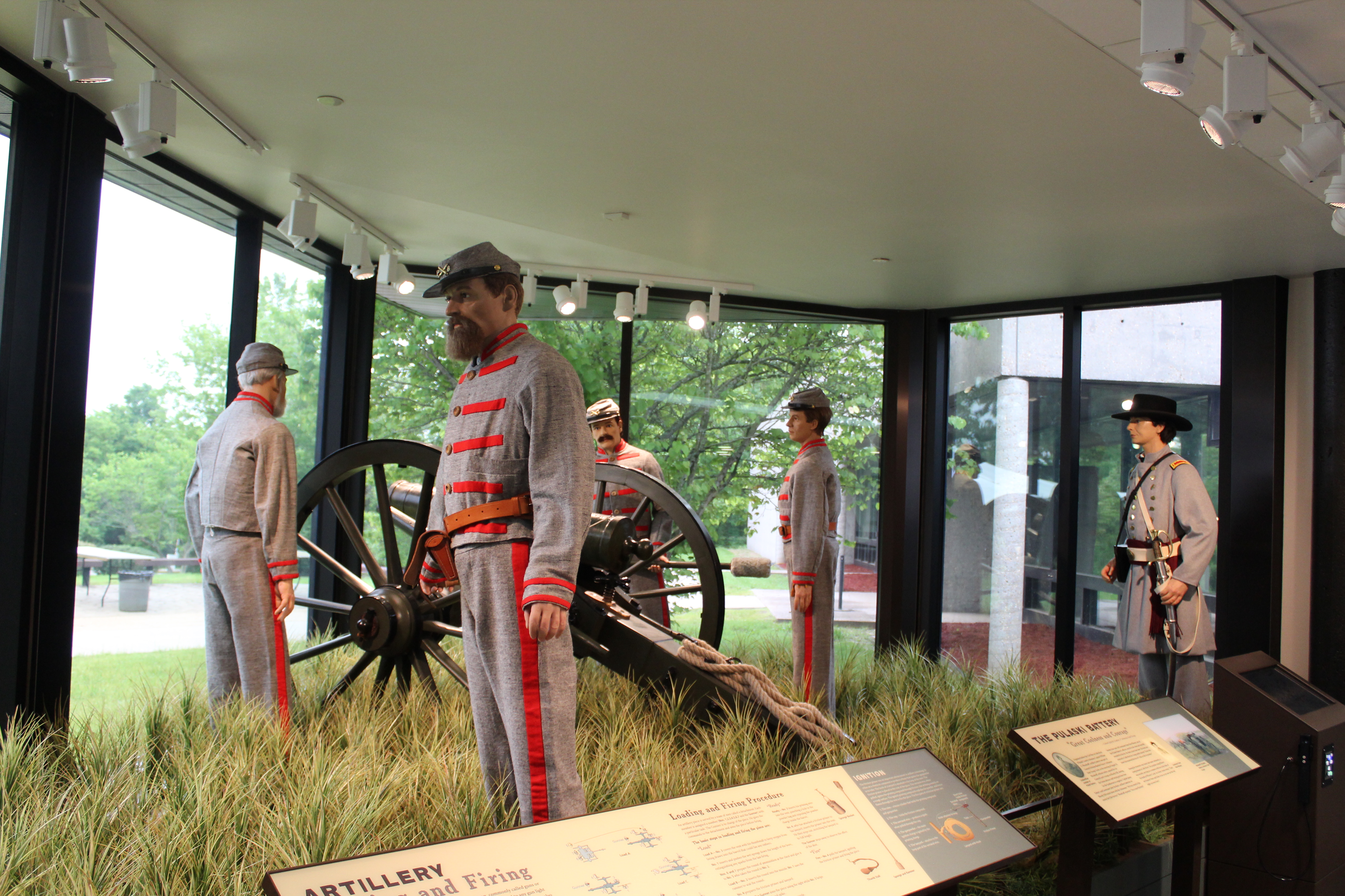 Artillery Piece with 5 manequin soldiers representing Pulaski Battery