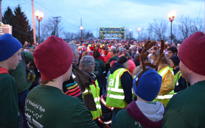 Park team pauses for a second before to joining the other 3000 runners.