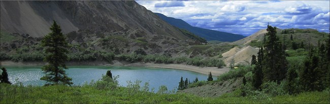 Turquoise colored, alpine Soda Lake with mountains in the background.