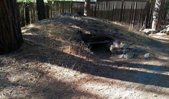 Sweathouses resemble mounds with a tunnel leading into them. Most sweathouses built and used in the Sierra Nevada since the 1970s have been constructed with a framework of willow saplings and covered with tarps.